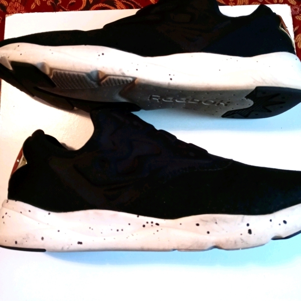 Reebok women's black fancy sneakers size 9.5